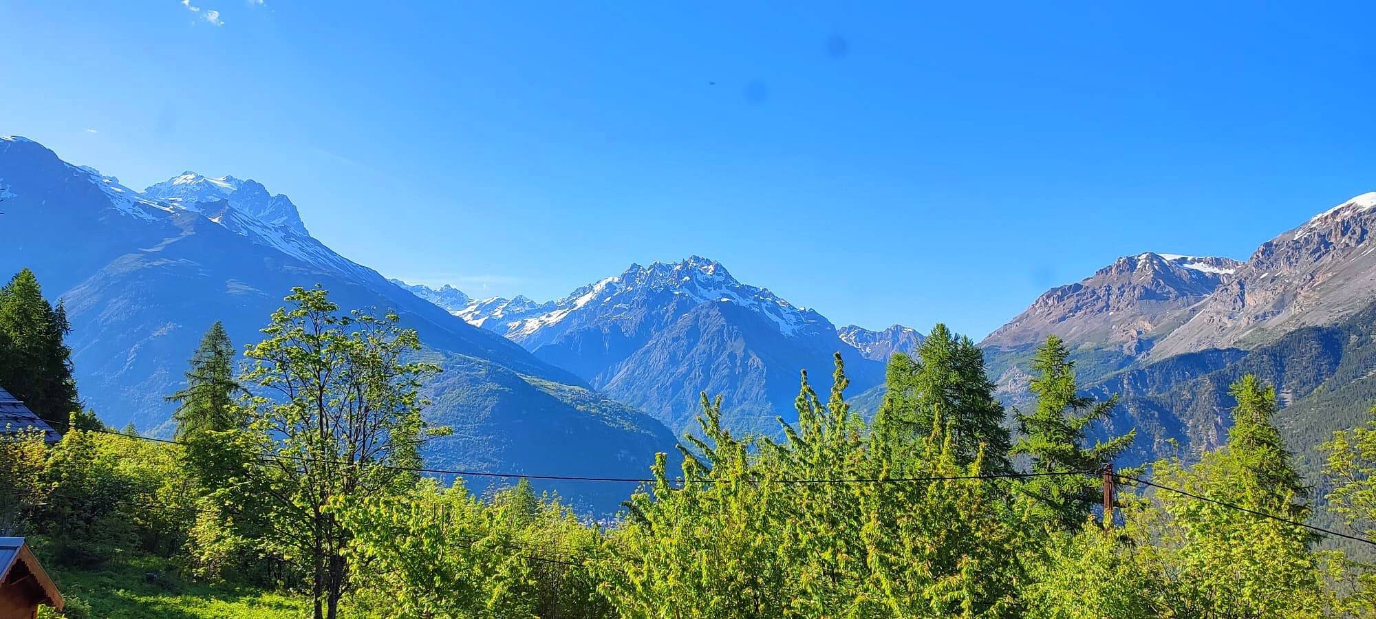 Appartement entier, Studio 'Prey Sabeyran' avec vue montagne, terrasse et jardin partagés in Puy-Saint-Vincent, Parc national des Écrins