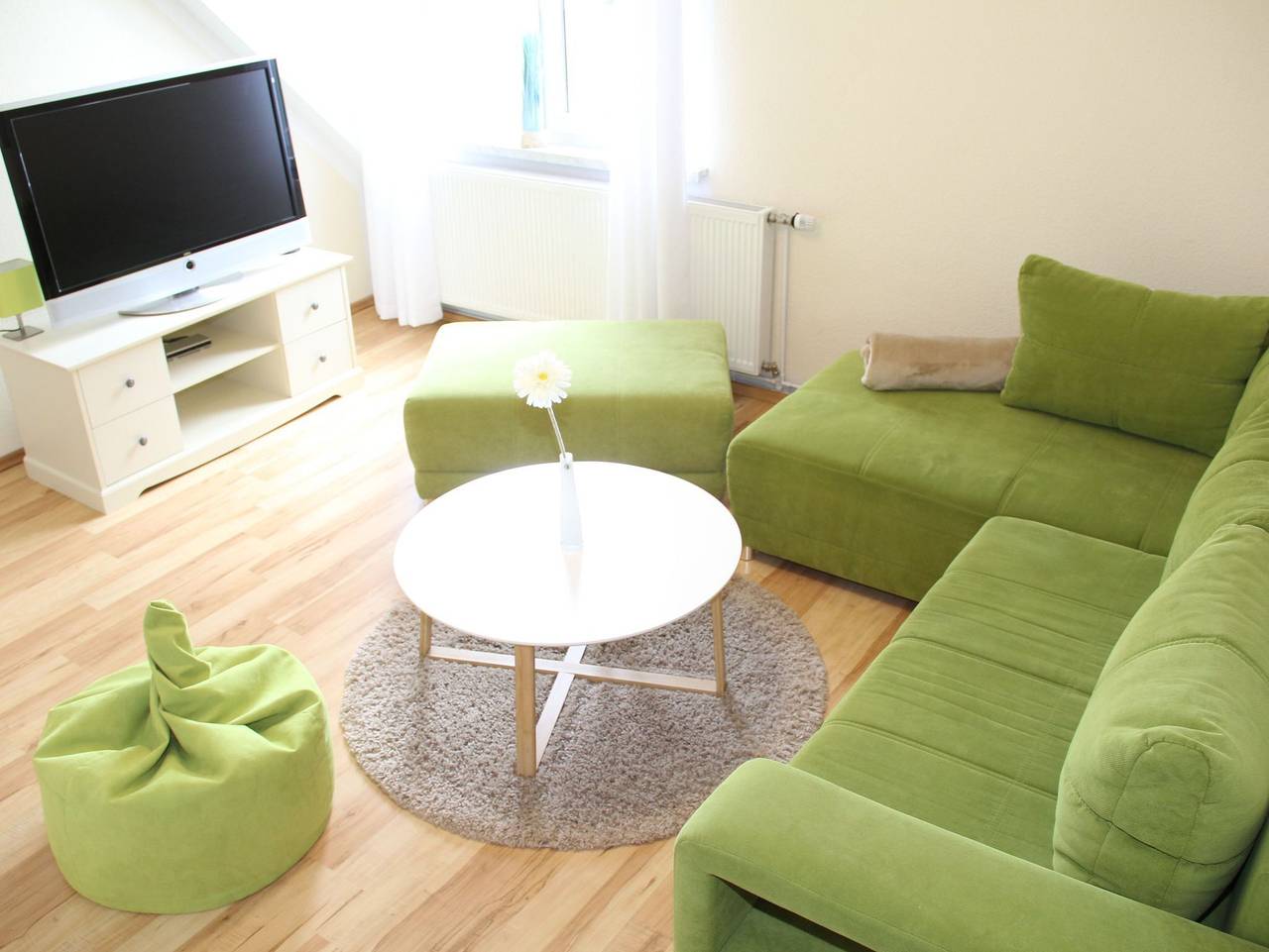 Kleinis Ferienhof Hohen Niendorf bei Ostseebad Kühlungsborn - 3-Raum-Sommer Bungalow Kirschtraum (40m², max 5 Personen) in Hohen Niendorf, Bastorf