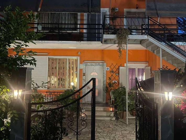 Maison d’hôte pour 3 personnes, avec Balcon et Terrasse ainsi que Jardin et Vue dans Kamena Vourla
