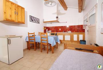 Gîte pour 3 personnes, avec terrasse dans Laborel