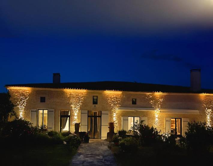 Gîte pour 2 personnes, avec jacuzzi et jardin ainsi que piscine et terrasse à Saint-Sève