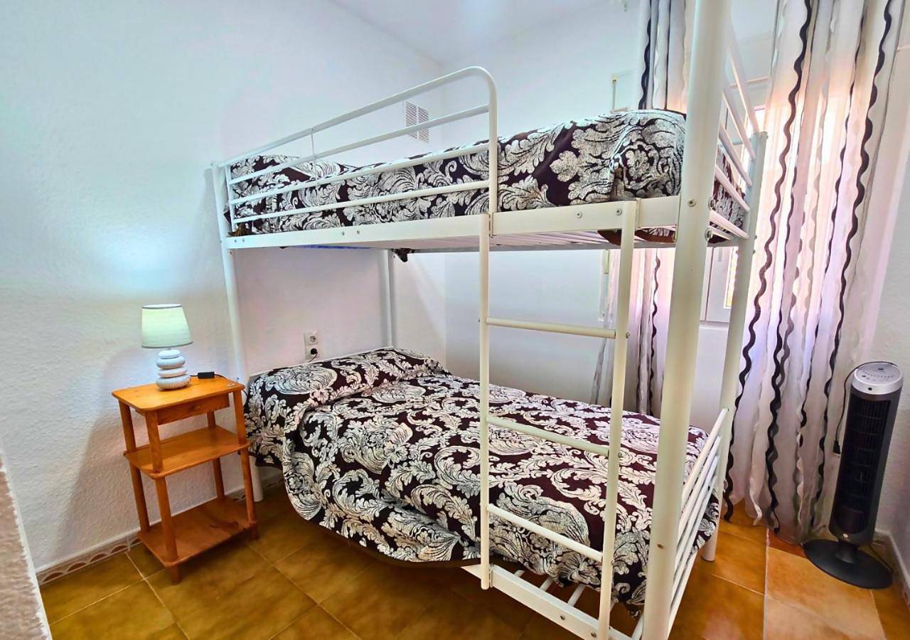 Ganze Wohnung, Two-Bedroom Apartment in Playa de La Mata (Torrevieja), Torrevieja