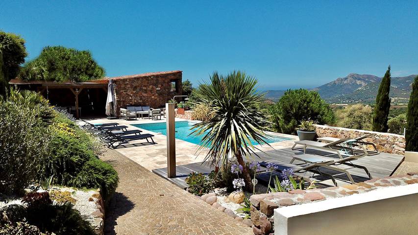 Chambre d’hôte pour 2 personnes, avec jardin et piscine en Corse