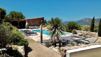 Chambre d’hôte pour 2 personnes, avec piscine et jardin à Calenzana
