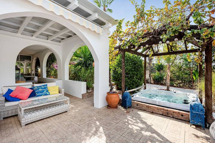 Casa rural para 6 personas, con jacuzzi y jardín, Familias con niños en Alcaucín - 2