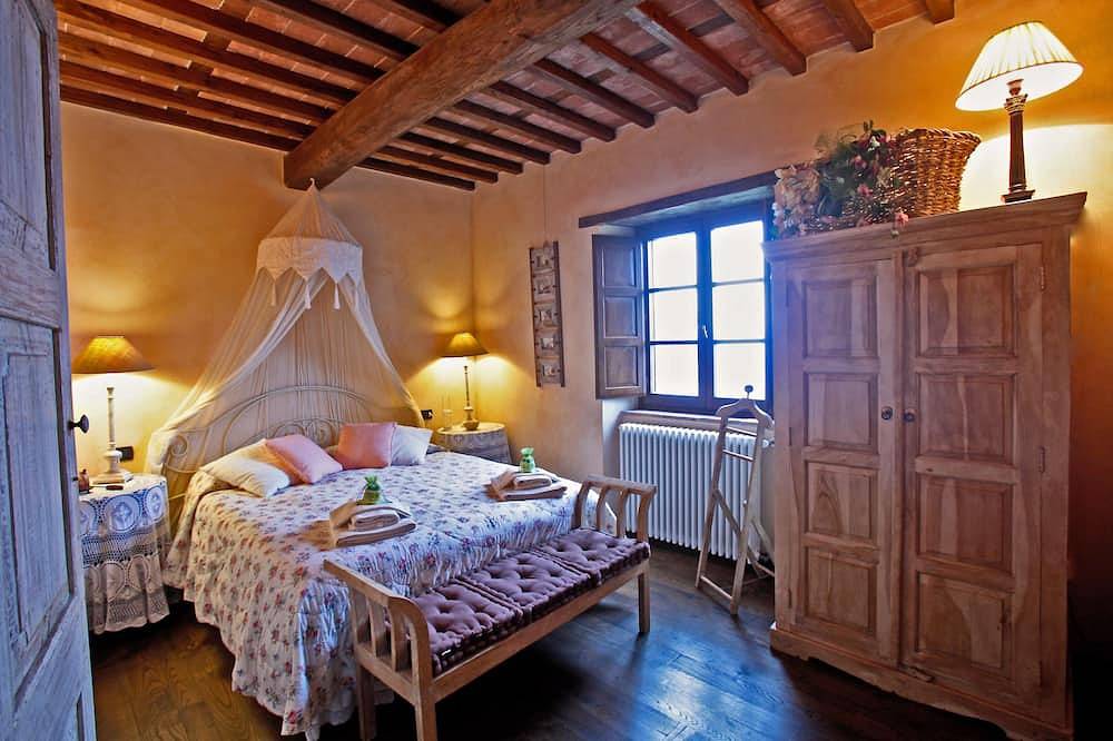 Entire apartment, Lovely apartment in Tuscany traditional, sunny and panoramic country side villa. in Pieve Fosciana, Garfagnana