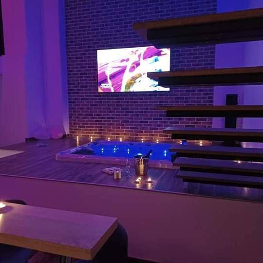 Gîte pour 2 personnes, avec sauna et jacuzzi dans Ferrière-la-Grande - 2