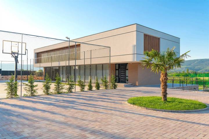 Neu! Villa Excelsior mit Konferenzraum und Familiensuiten für Gruppen bis zu 20 Gästen in Imotski, Makarska Riviera