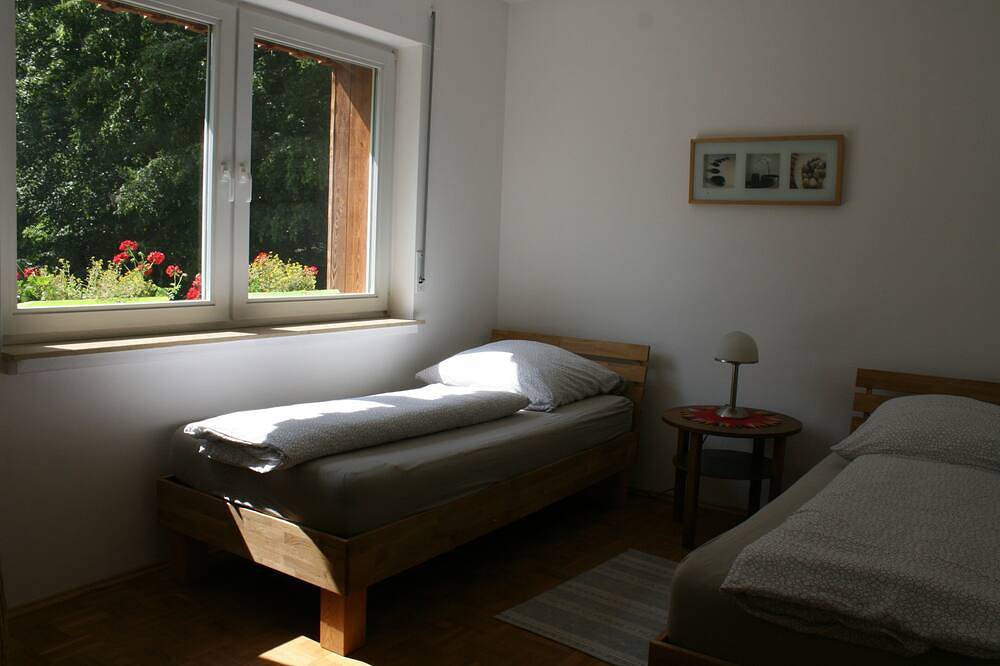 Geheel appartement, Pure nature: Apartment 'Wildcat' at 'Frau Holle' (Mother Hulda), dogs willk. in Eschwege, Werra-Meißner-Kreis