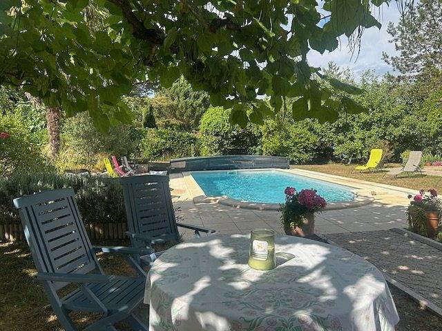 Cottage pour 2 personnes, avec piscine et jardin à Saint-Priest-sous-Aixe