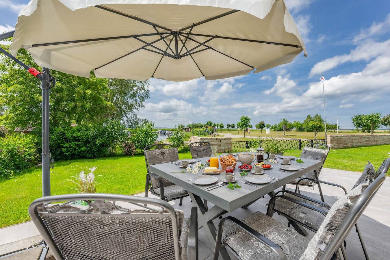 Modernes Ferienhaus mit Seeblick, Terrasse & Grill in Loddin in Loddin, Bernsteinbäder
