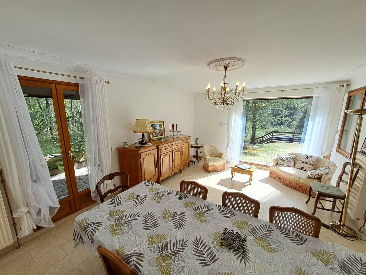 Grand chalet individuel, spacieux, 6 à 11 personnes, 5 chambres in Abriès-Ristolas, Queyras