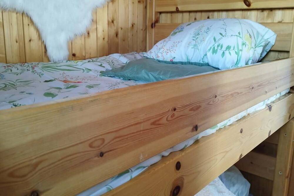 Cosy family chalet for 4 people. Pets allowed. in Barcelonnette, Espace Lumière