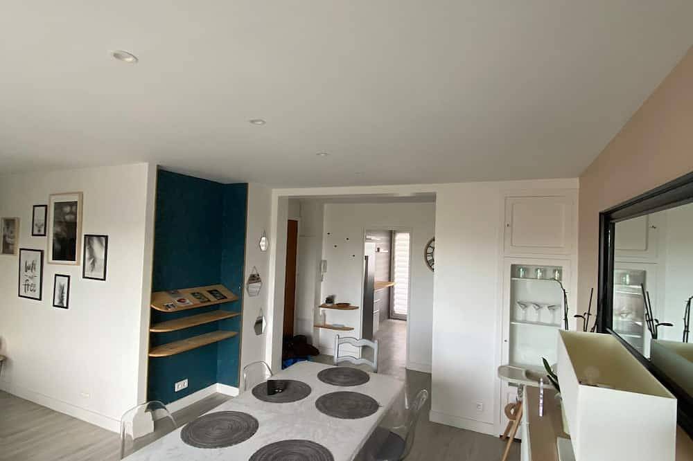 Entire apartment, Apparemment Centre-ville \/ Gare \/ Psa in Poissy, Yvelines