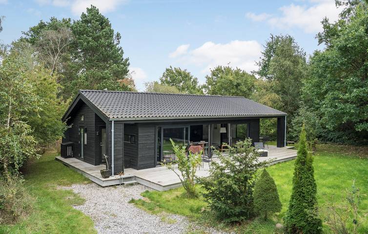Feriehus for 7 personer, med Terrasse og Hage i Møn