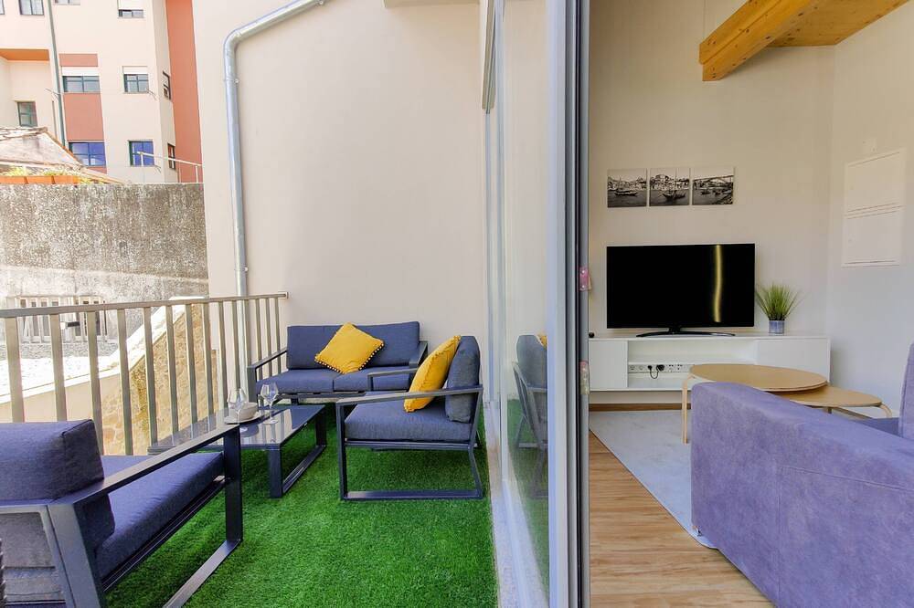 Coutinho's Apartment - City Centre Apt with Balcony, foto 11