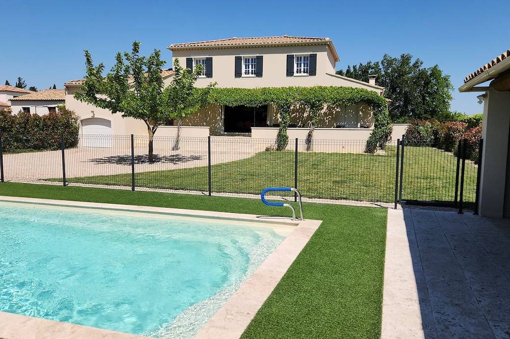 Maison avec piscine sécurisée in Jonquières, Vaucluse