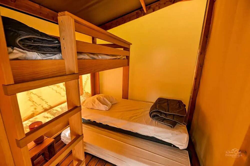 Bungalow toile et bois 5 personnes in Notre-Dame-de-Monts, Vendée