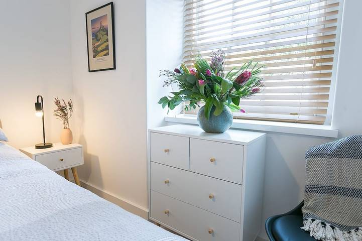 Custom Mews -  a near a pub that sleeps 4 guests  in 2 bedrooms in Beaumaris, Isle of Anglesey