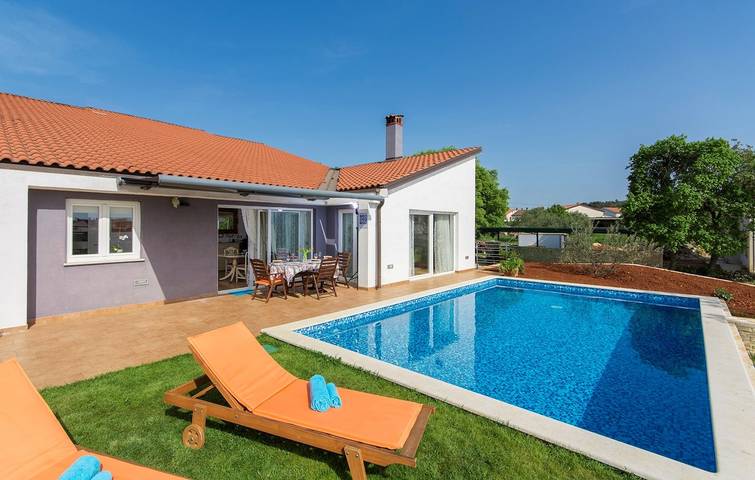 Villa für 8 Personen, mit Pool und Garten sowie Balkon in Istrien - 3