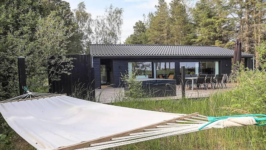 Ferienhaus für 8 Personen, mit Whirlpool und Terrasse in Lodskovvad
