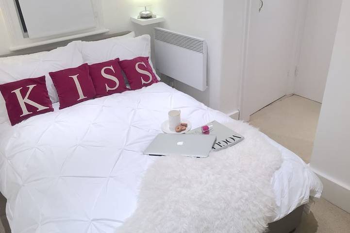 Vacation rental for 2 people, with pool in Camden