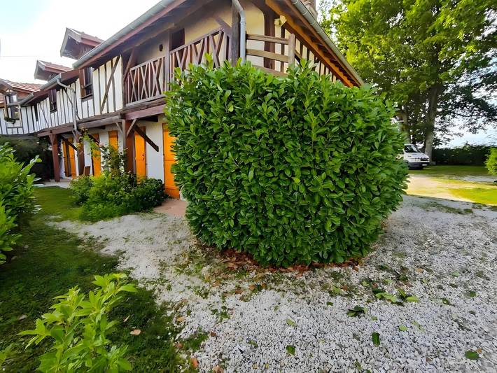 Gîte pour 12 personnes, avec vue sur le lac et jardin à Châtillon-sur-Broué - 2