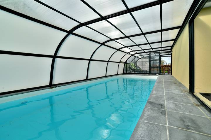Location de vacances pour 10 personnes, avec Terrasse ainsi que Jardin et Piscine à Plédéliac