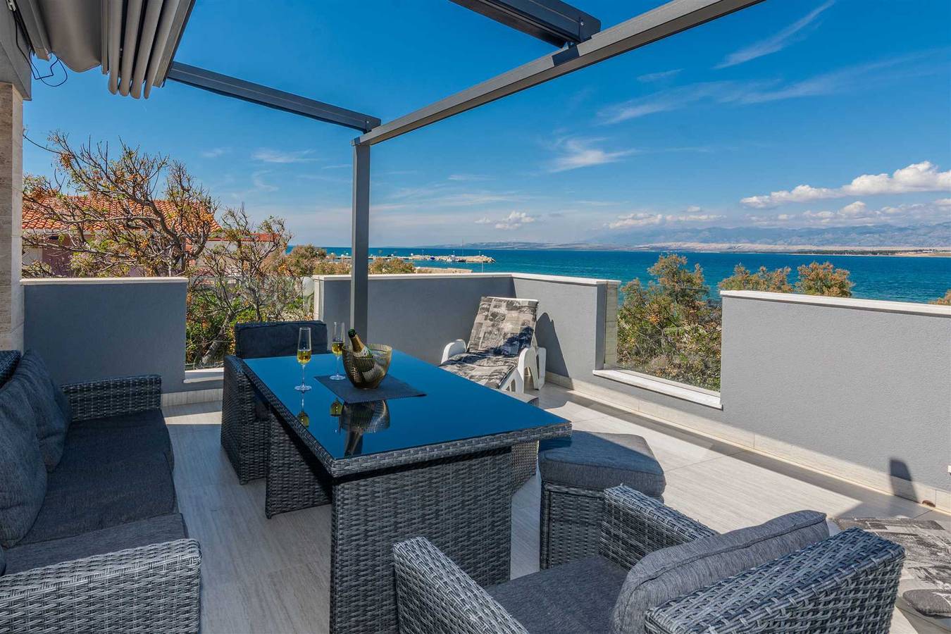 Ganze Wohnung, Deluxe Ferienwohnung auf Insel Vir | nur 20m vom Strand in Vir