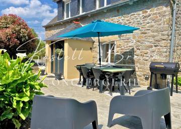 Gîte pour 7 personnes, avec jardin à Ploumagoar