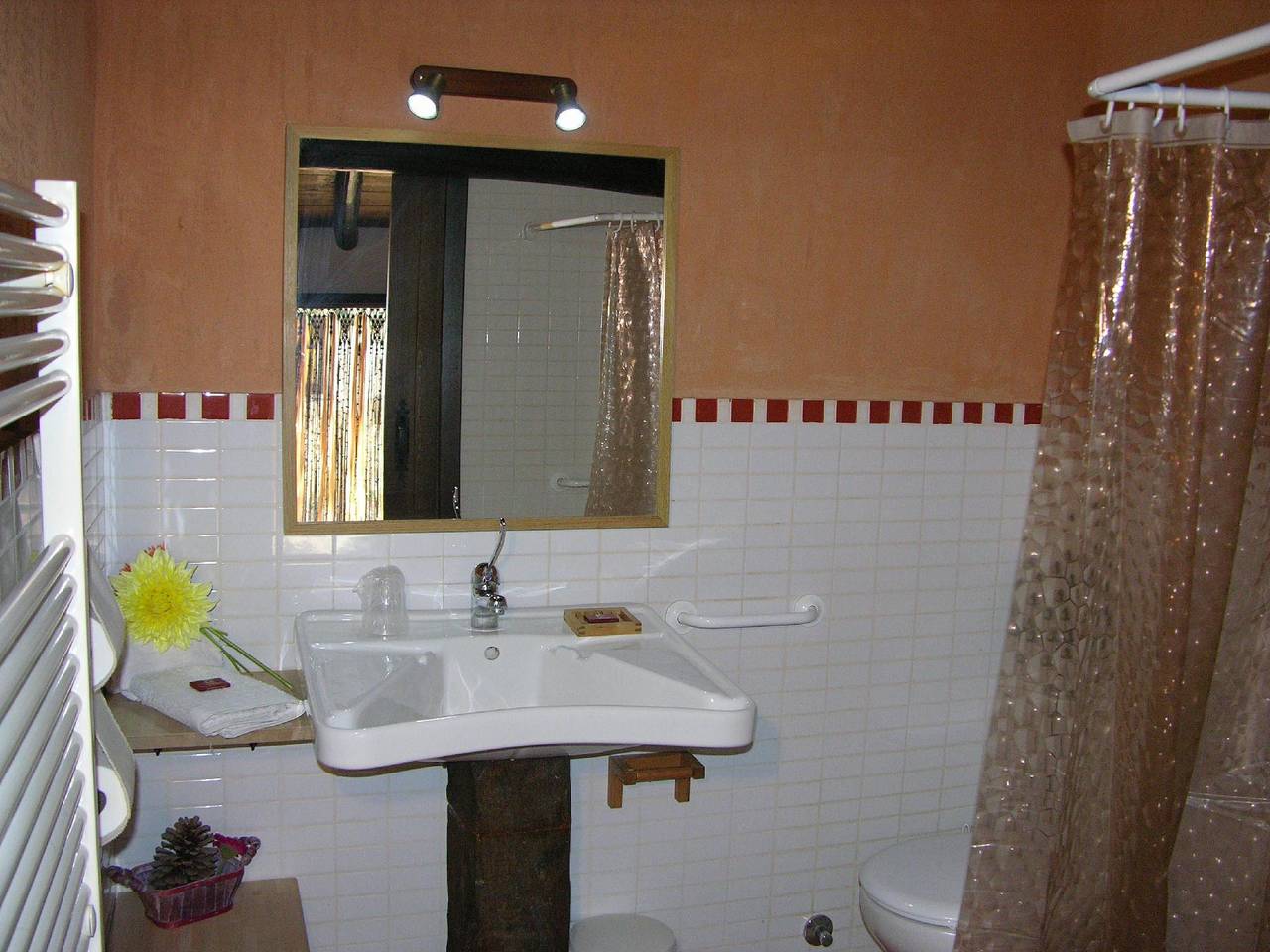 Apartamento vacacional entero, Apartamento Turia, abuhardillado. in Castielfabib, Provincia de Valencia