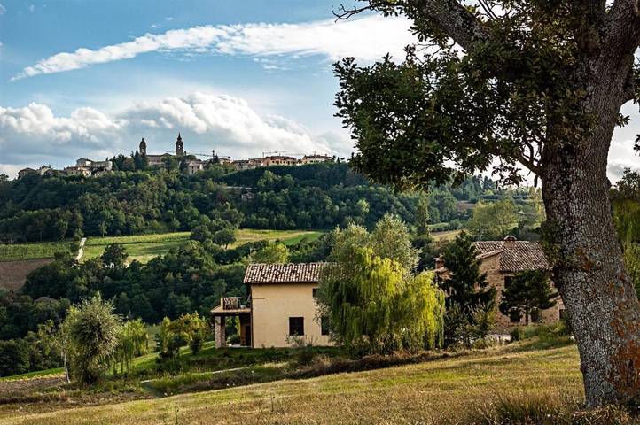 Agriturismo per 4 persone, con Terrazza e Giardino nonché Piscina a San Ginesio