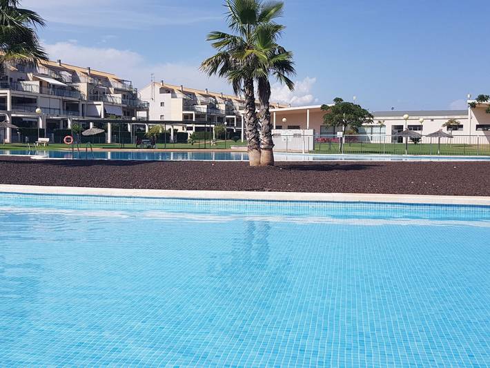 Apartamento para 6 personas, con terraza además de jardín y piscina en San Jorge