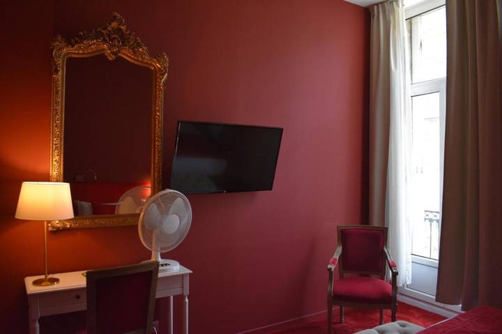 Hôtel pour 2 personnes, avec terrasse dans Basilique Saint-Seurin de Bordeaux - 4