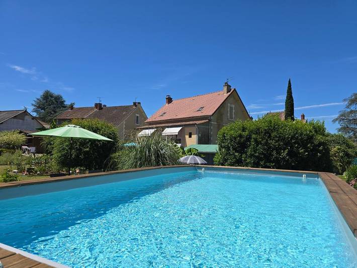 Chambre d’hôte pour 3 personnes, avec Terrasse et Jardin ainsi que Piscine et Vue