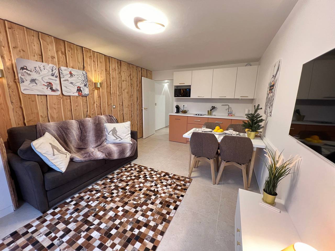 Ganzes Studio, Renoviertes Studio im Herzen des Skiortes mit Parkplatz, Bergblick und Skiraum in La Salle-les-Alpes, Serre Chevalier