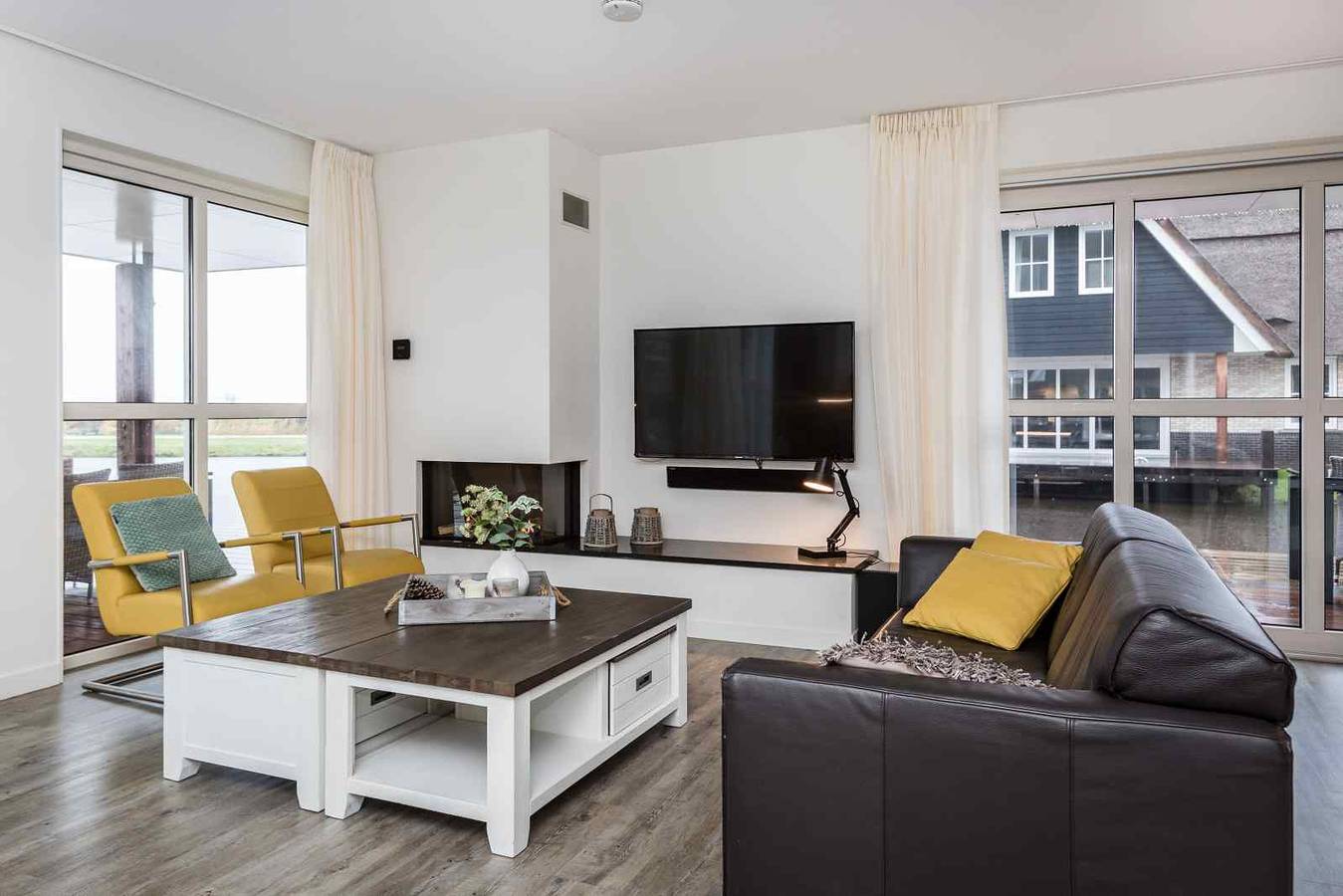 Luxuriöse Villa für 12 Personen mit privater Sauna am Tjeukemeer in Friesland in Delfstrahuizen, Friesland