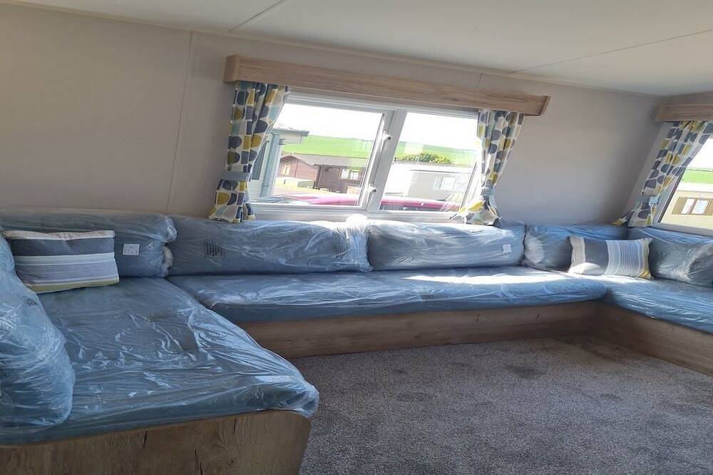 Beautiful 2 Bedroom Caravan On A Fantastic, Popular  Site in Edinburgh and Lothian