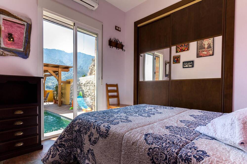 Cosy cottage with views, pool and wifi in Los Guajares, Cordillera Penibética