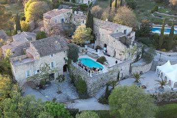 Gîte pour 29 personnes, animaux acceptés à Saint-Christol-de-Rodières