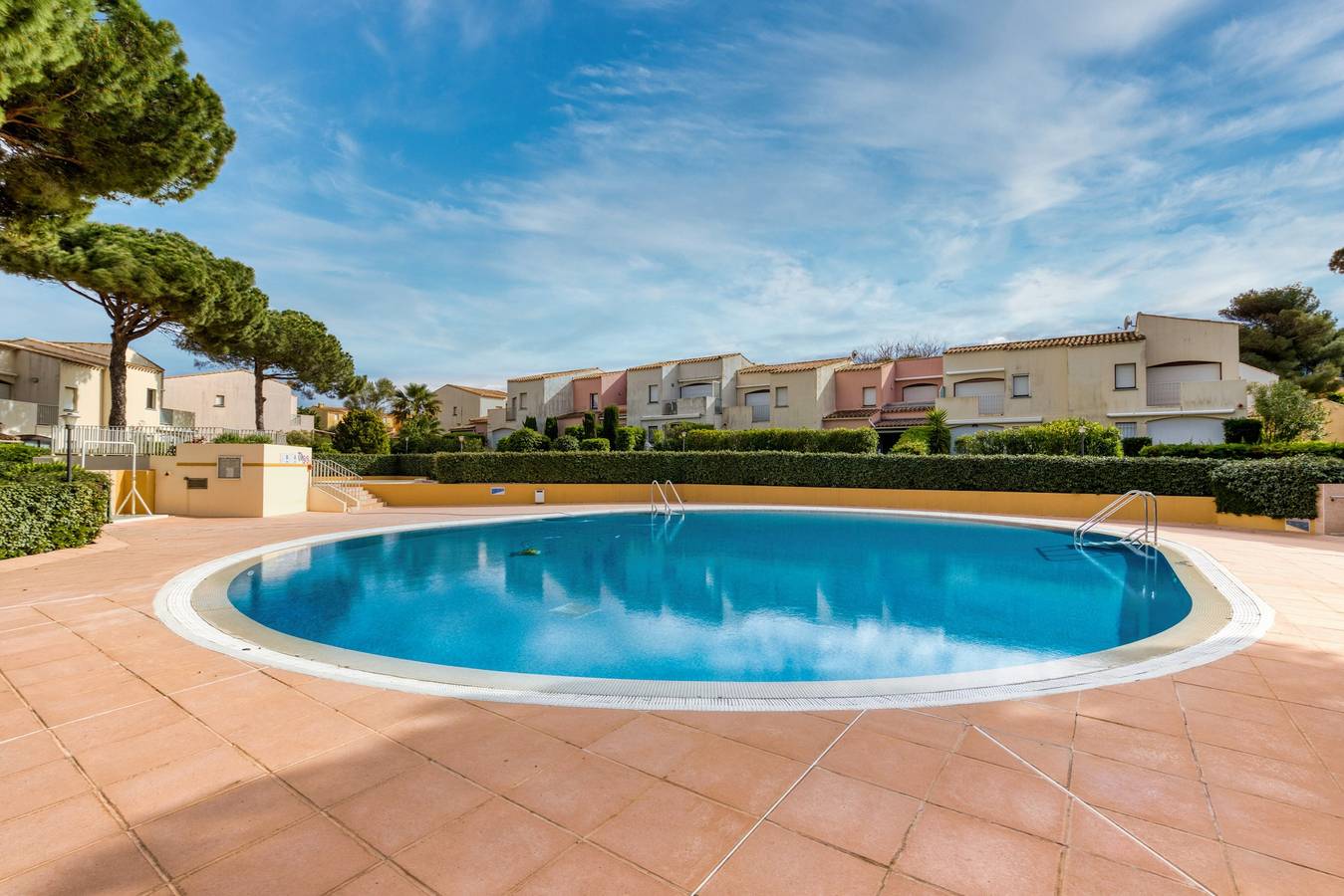 Appartement entier, Appartement 'Plain Pied Cap' avec piscine partagée, terrasse privée et Wi-Fi in Cap d'Agde, Agde