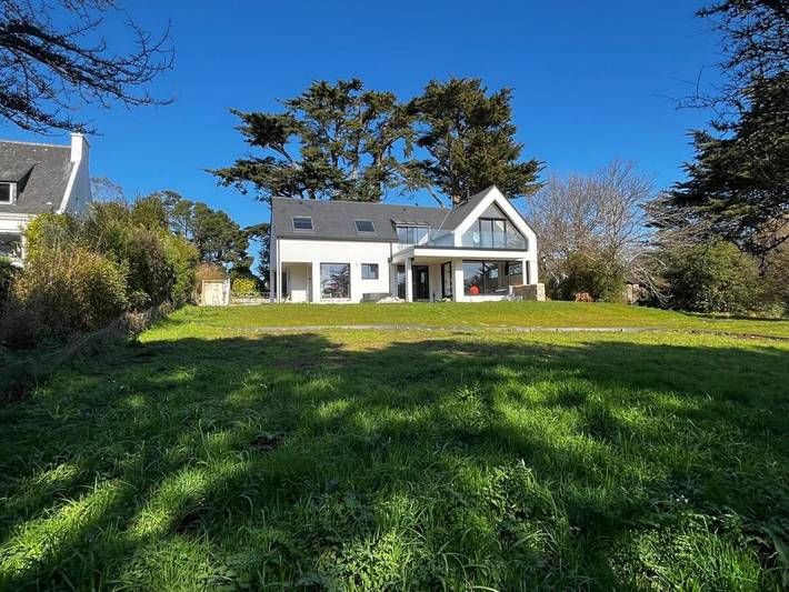 Location de vacances pour 8 personnes, avec Balcon et Terrasse ainsi que Jardin et Vue dans Port Manec’h