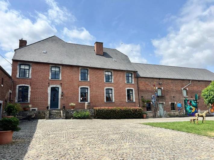 Maison de campagne pour 2 personnes, avec Terrasse et Jacuzzi ainsi que Jardin et Piscine à Hannut