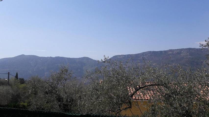 Location de vacances pour 4 personnes, avec piscine ainsi que vue et jardin à Berre-les-Alpes - 4