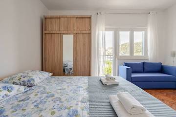Ferienwohnung für 7 Personen, mit Balkon in Marina