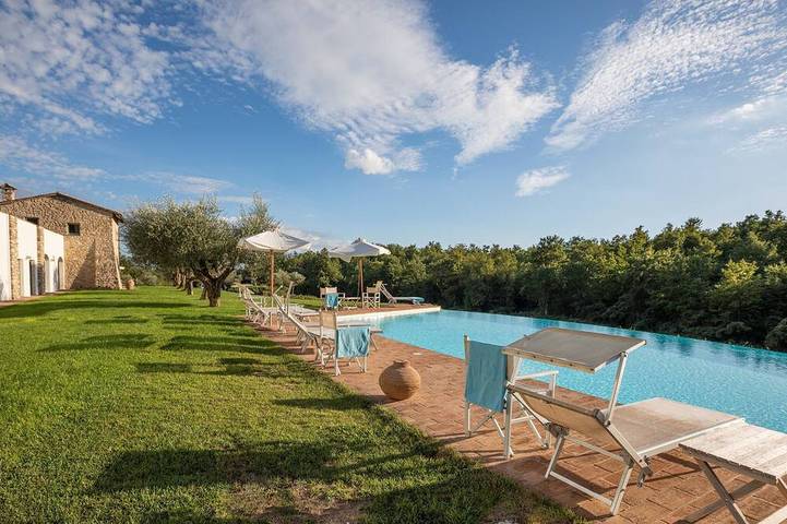 Villa für 21 Personen, mit Whirlpool und Garten sowie Sauna, mit Haustier