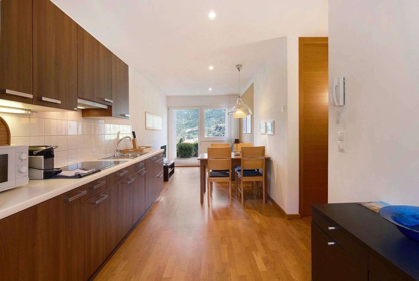 Ganze Wohnung, Ferienwohnung 'Golden' mit Bergblick, privater Terrasse und Wi-Fi in Kastelbell, Kastelbell-Tschars