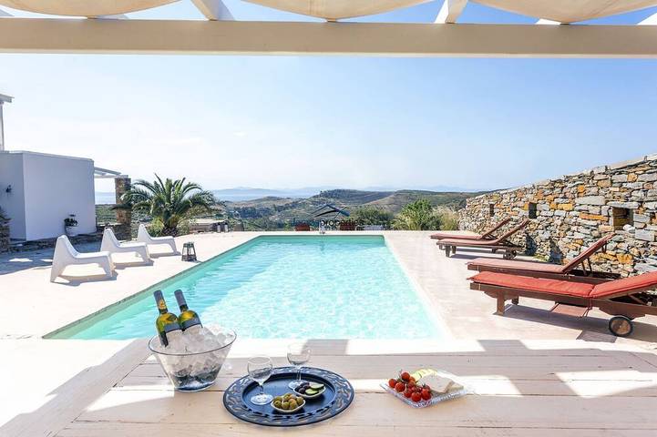 Villa pour 16 personnes, avec balcon et jardin ainsi que jacuzzi et piscine dans Kea