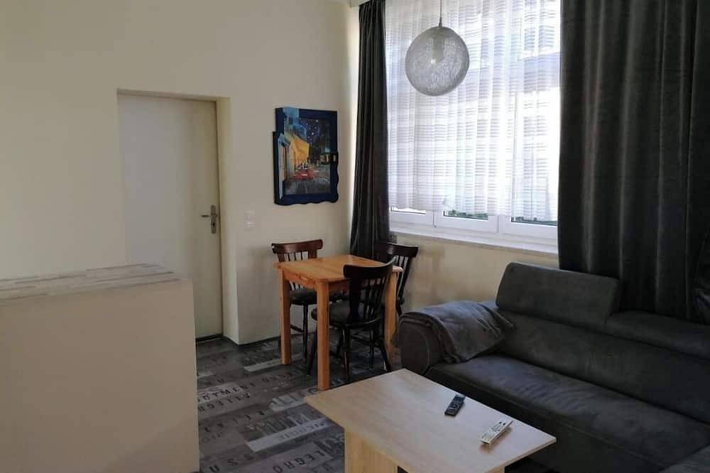 Ganze Wohnung, Ferienwohnung Civrilli 2 direkt an der B91 in Teuchern, Saale-Unstrut
