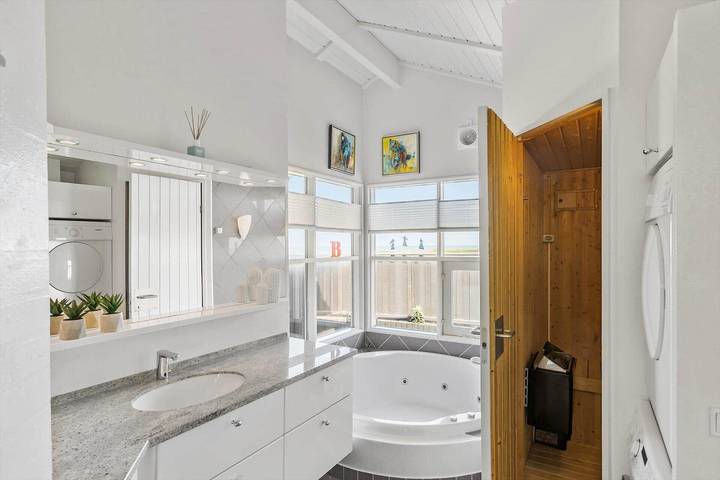 Ferienhaus mit Meerblick für 6 Personen, mit Whirlpool und Sauna sowie Terrasse in Grønhøj Strand - 2